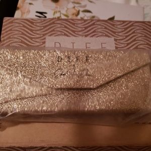 Jessie James Decker sunglasses case